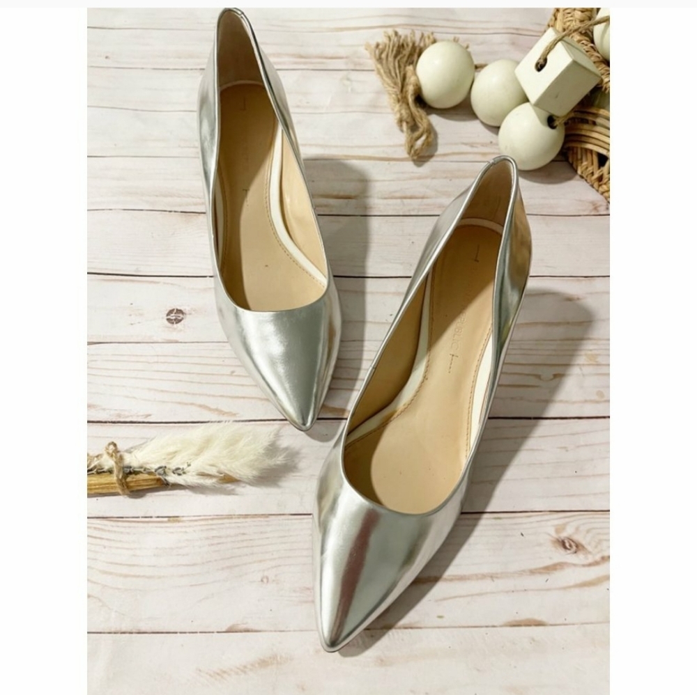 BR silver pumps